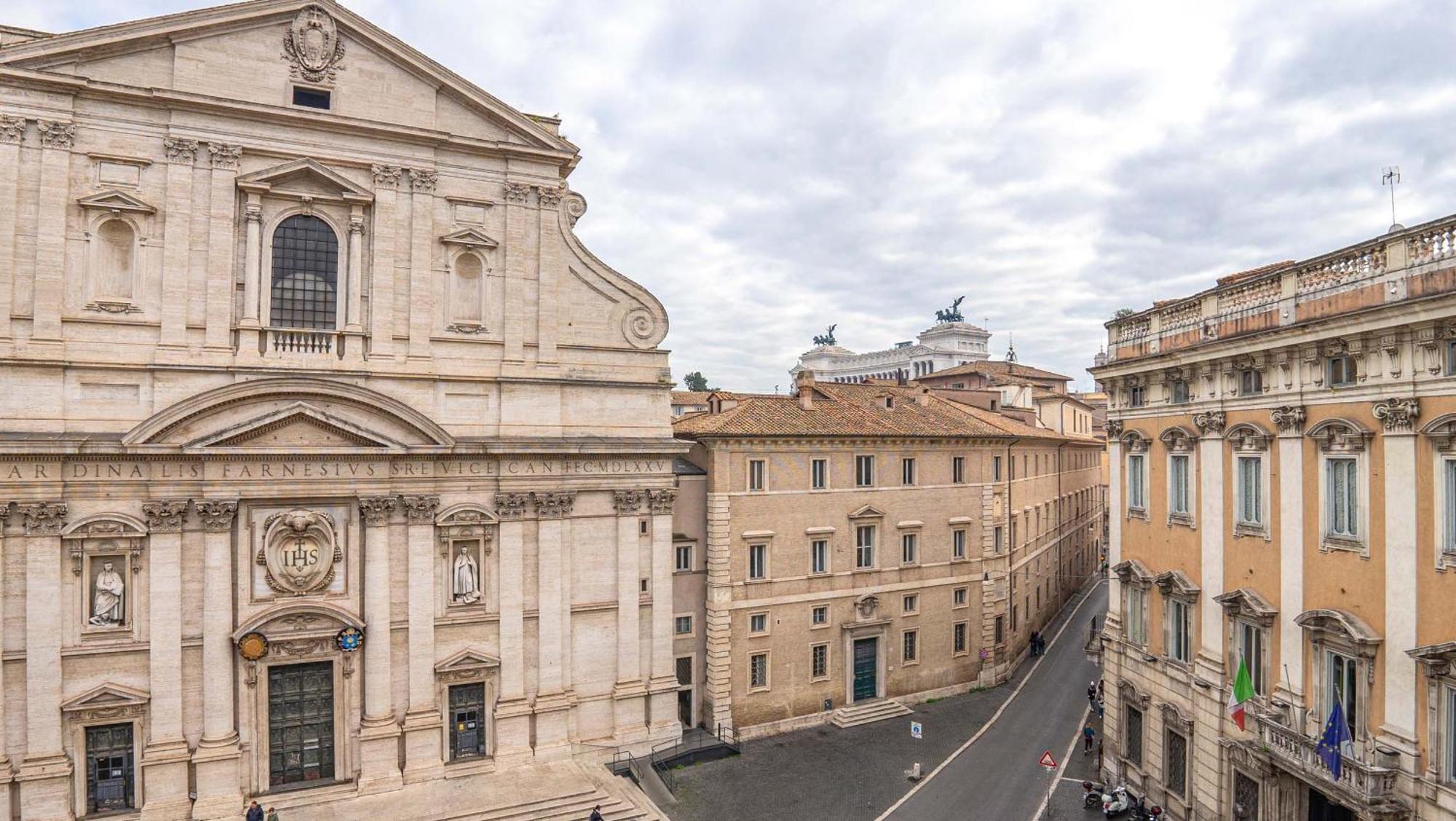 רומא Piazza Venezia Charming Apartments With View מראה חיצוני תמונה