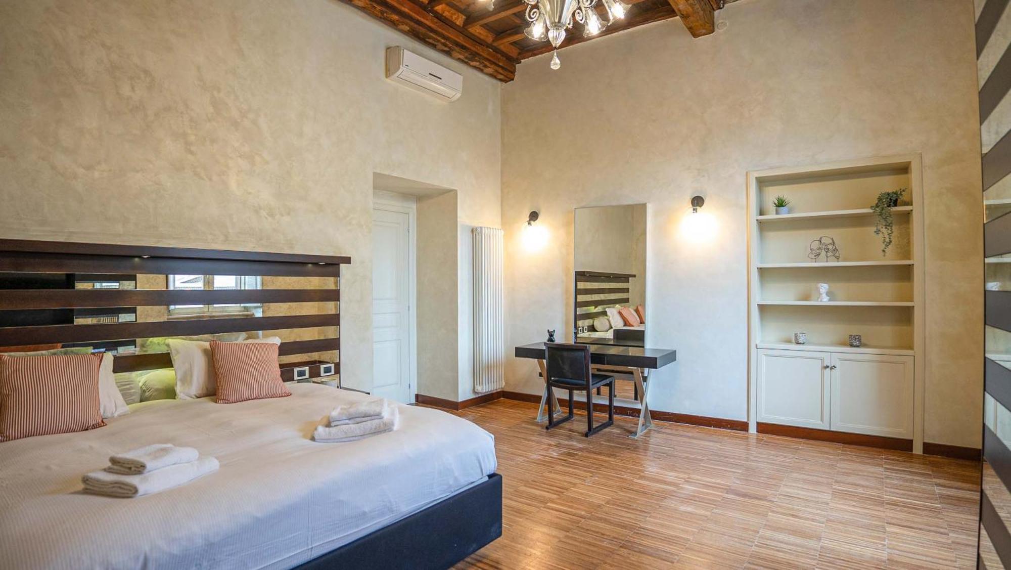 רומא Piazza Venezia Charming Apartments With View מראה חיצוני תמונה